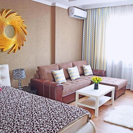 Bishkek Sunny Apartment In The Center Buitenkant foto