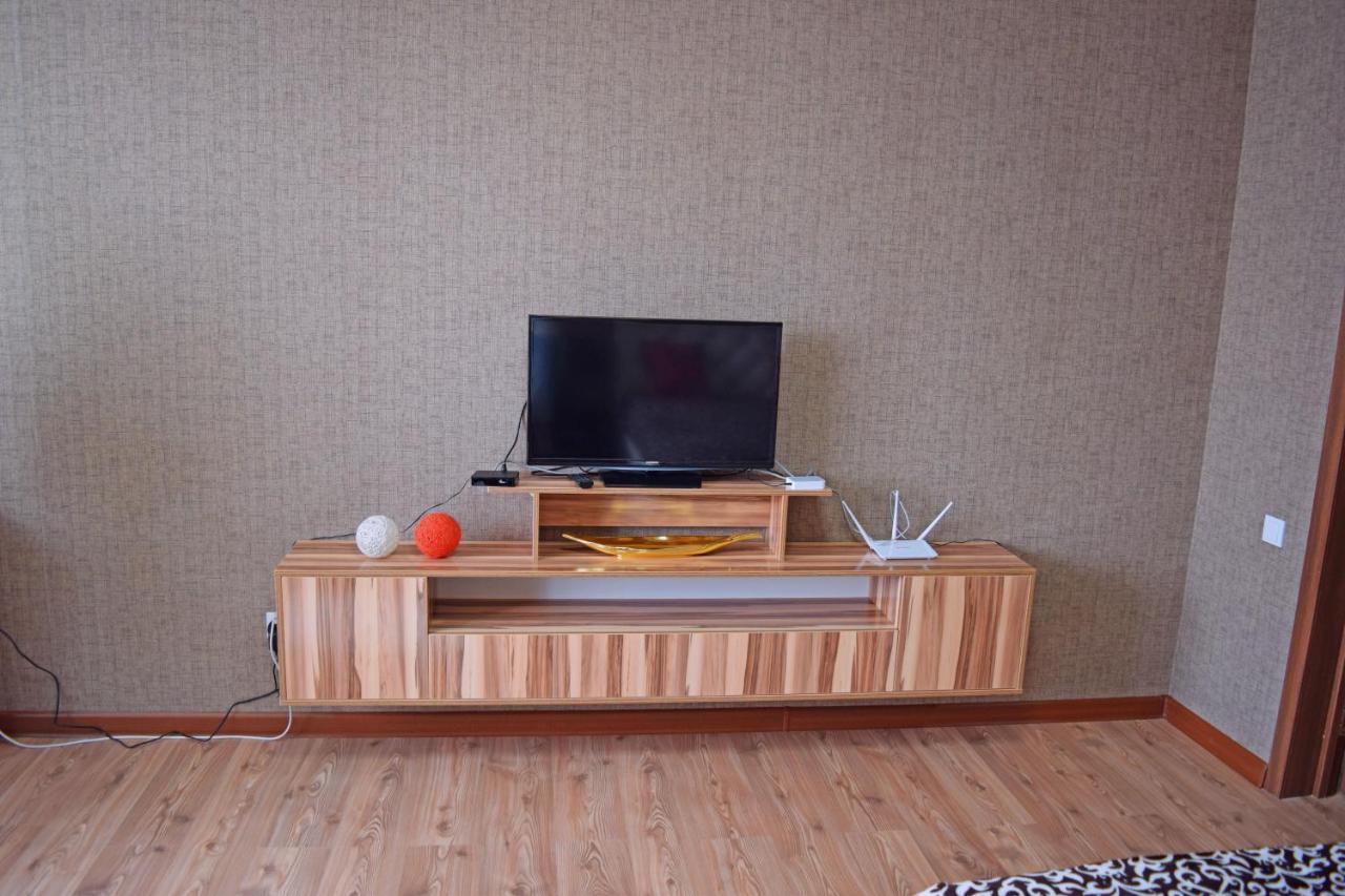 Bishkek Sunny Apartment In The Center Buitenkant foto