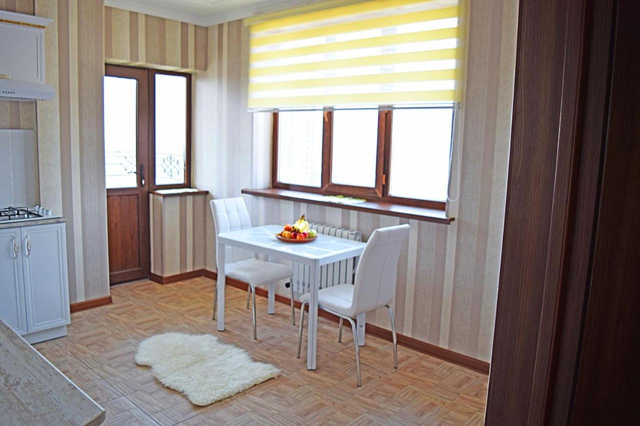 Bishkek Sunny Apartment In The Center Buitenkant foto