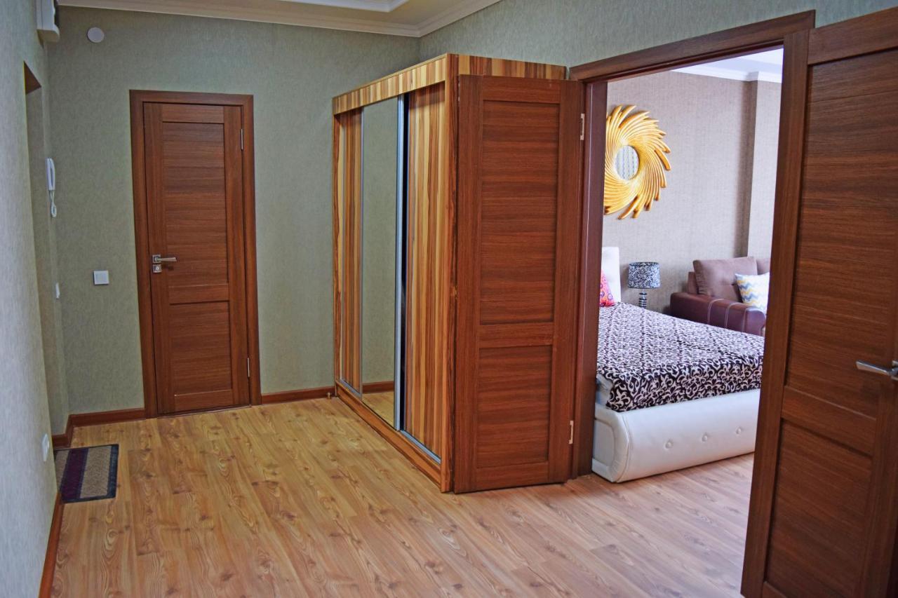 Bishkek Sunny Apartment In The Center Buitenkant foto