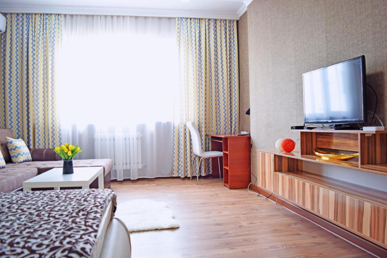 Bishkek Sunny Apartment In The Center Buitenkant foto
